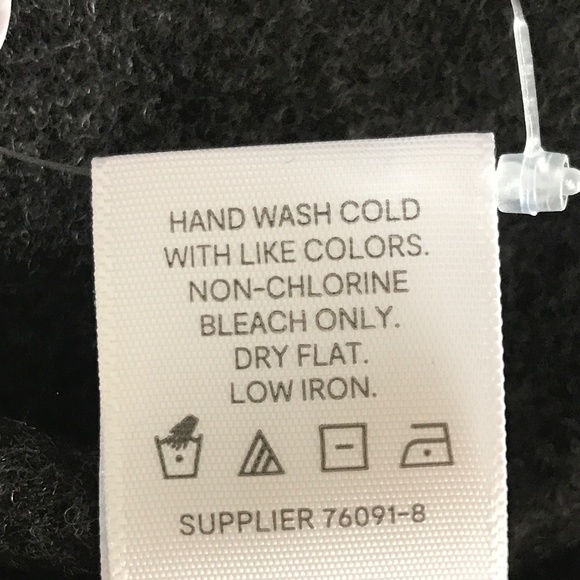 Liz Claiborne Charcoal Grey Oblong Scarf / Wrap with Fringe - Picture 5 of 8